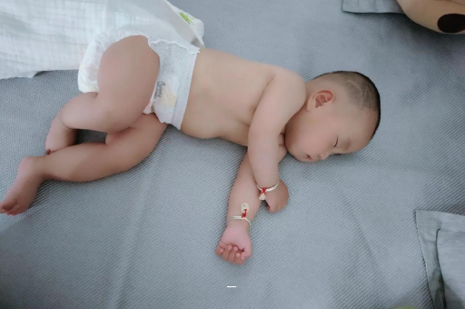 江山宝宝先长上牙还是下牙